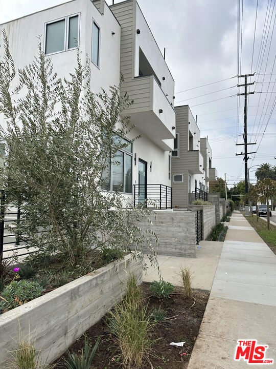 1900 20th Street - Photo 2