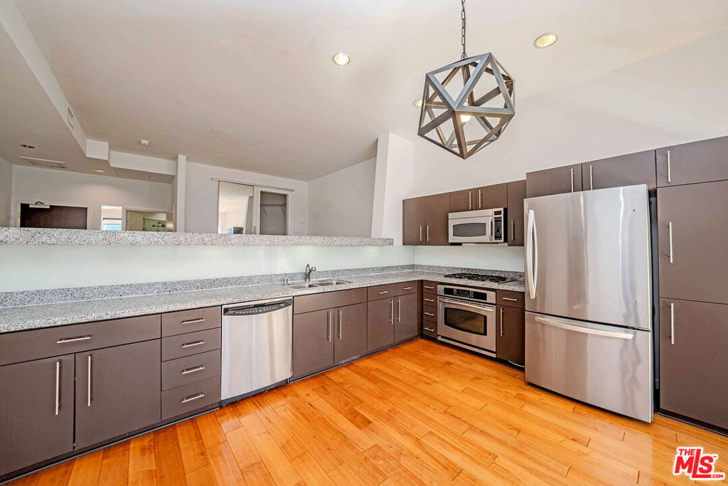 1100 Wilshire Boulevard - Photo 5