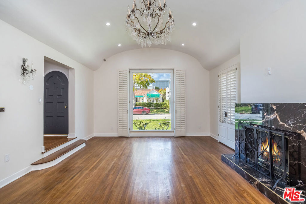 152 S Wetherly Drive - Photo 4