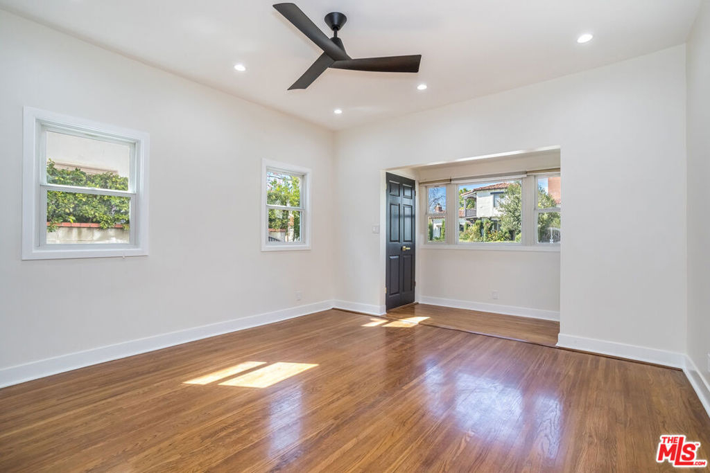 152 S Wetherly Drive - Photo 8