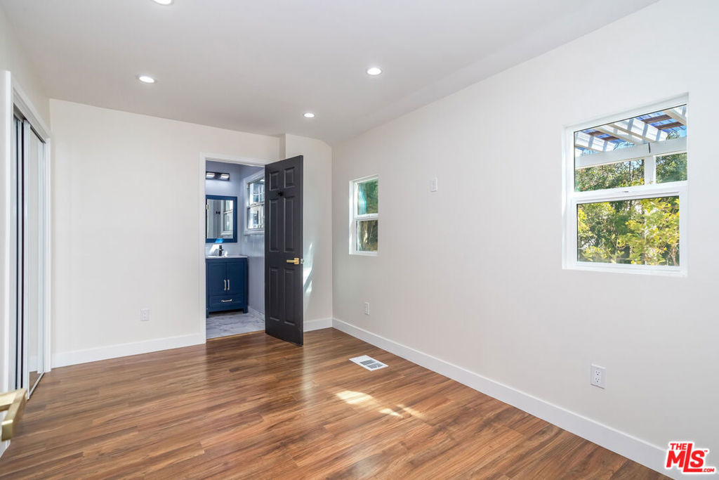 152 S Wetherly Drive - Photo 13