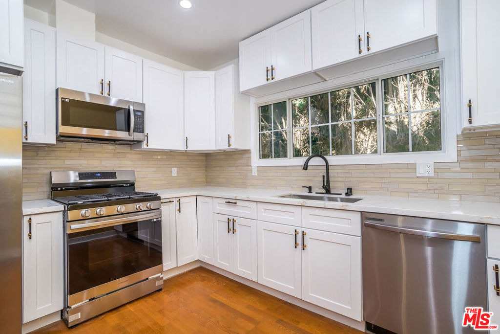 152 S Wetherly Drive - Photo 3