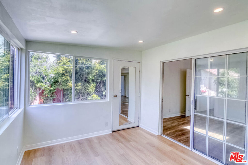 2127 Malcolm Avenue - Photo 36