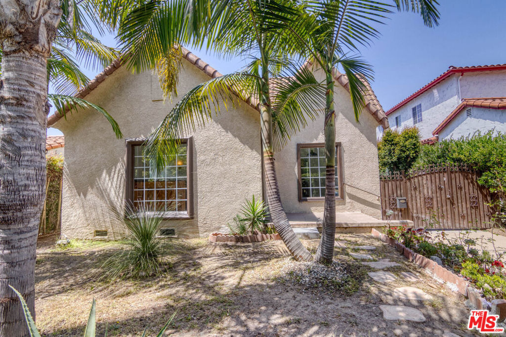 2127 Malcolm Avenue - Photo 2