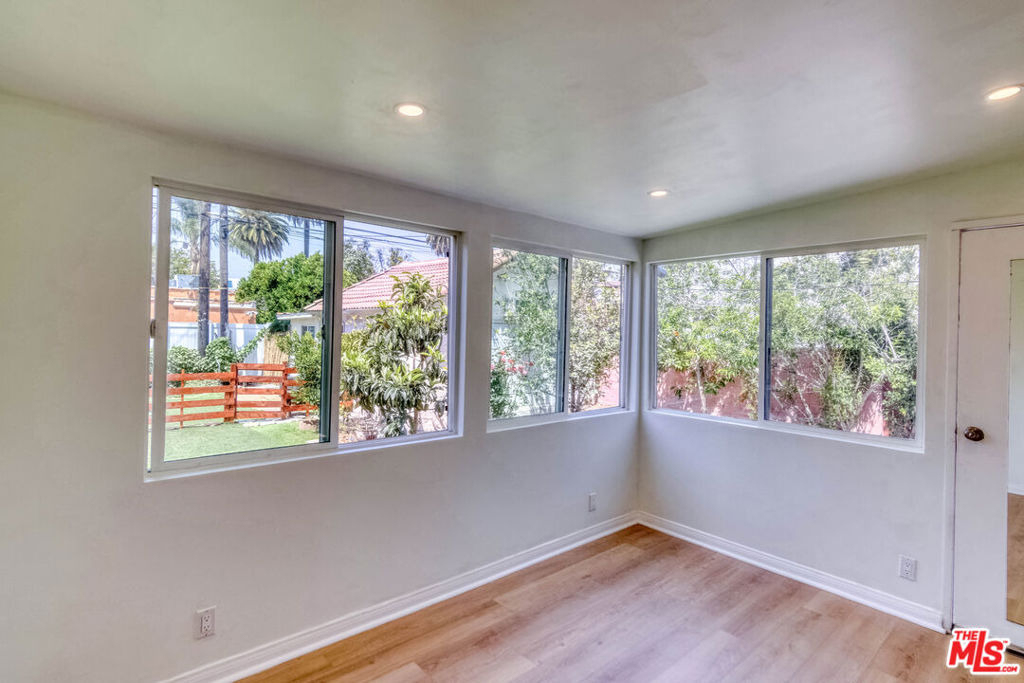 2127 Malcolm Avenue - Photo 35