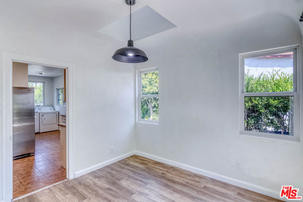 2127 Malcolm Avenue - Photo 11