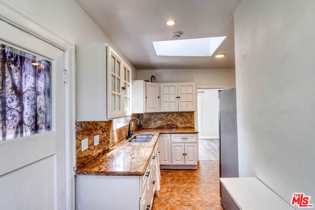 2127 Malcolm Avenue - Photo 21