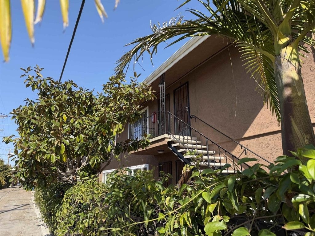1646 Brookes Ave. - Photo 1