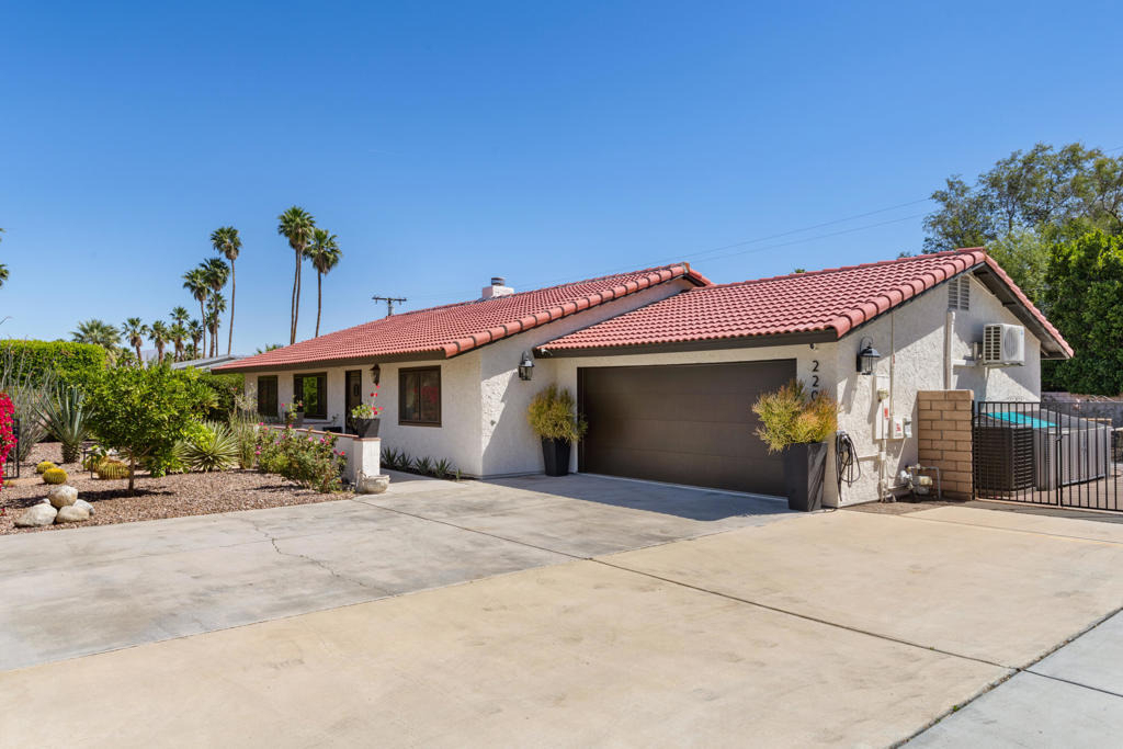 2200 E Acacia Road N - Photo 3