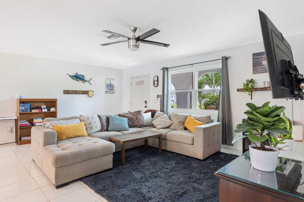 1104 Nw 12th Terrace - Photo 5