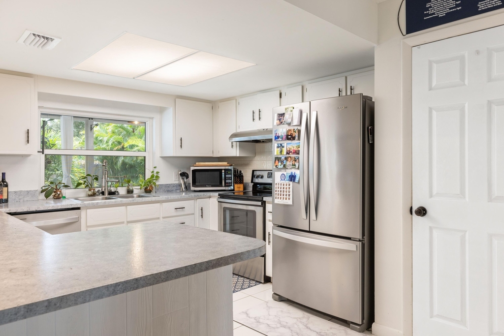 1104 Nw 12th Terrace - Photo 7