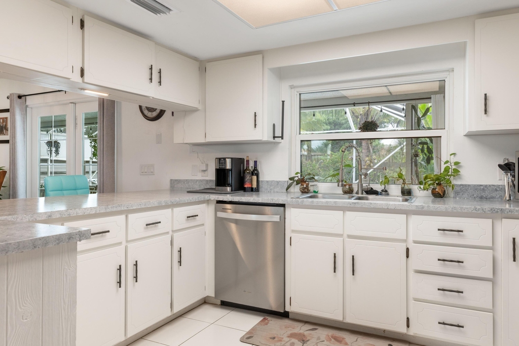 1104 Nw 12th Terrace - Photo 8