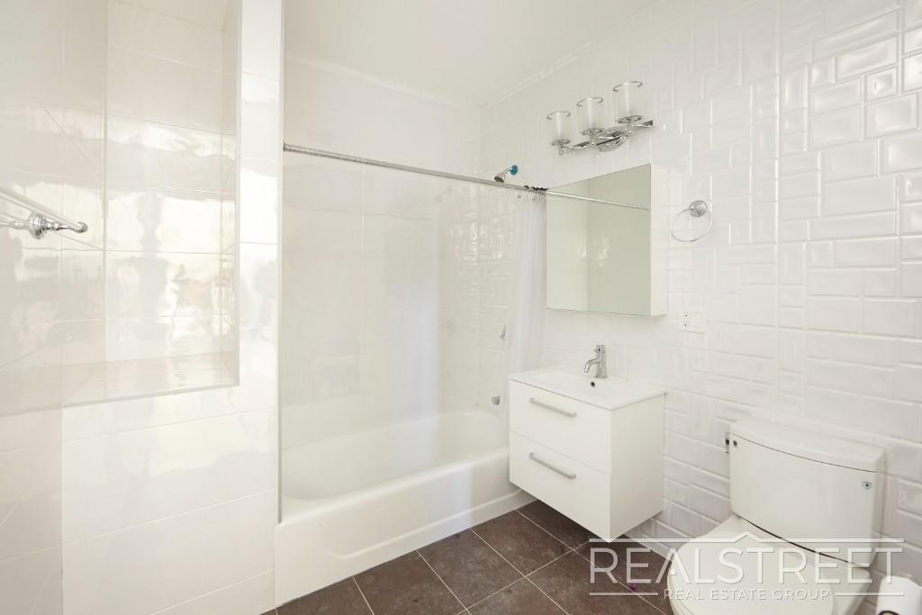 90-02 Queens Blvd - Photo 3