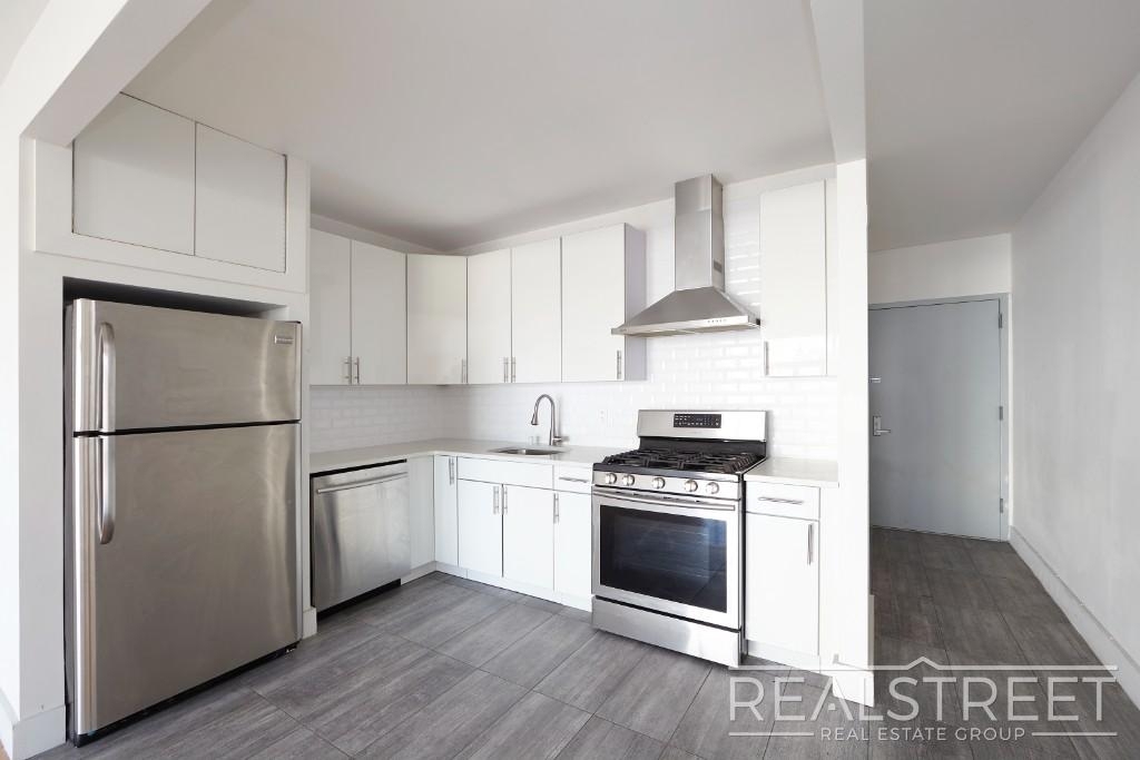 90-02 Queens Blvd - Photo 2