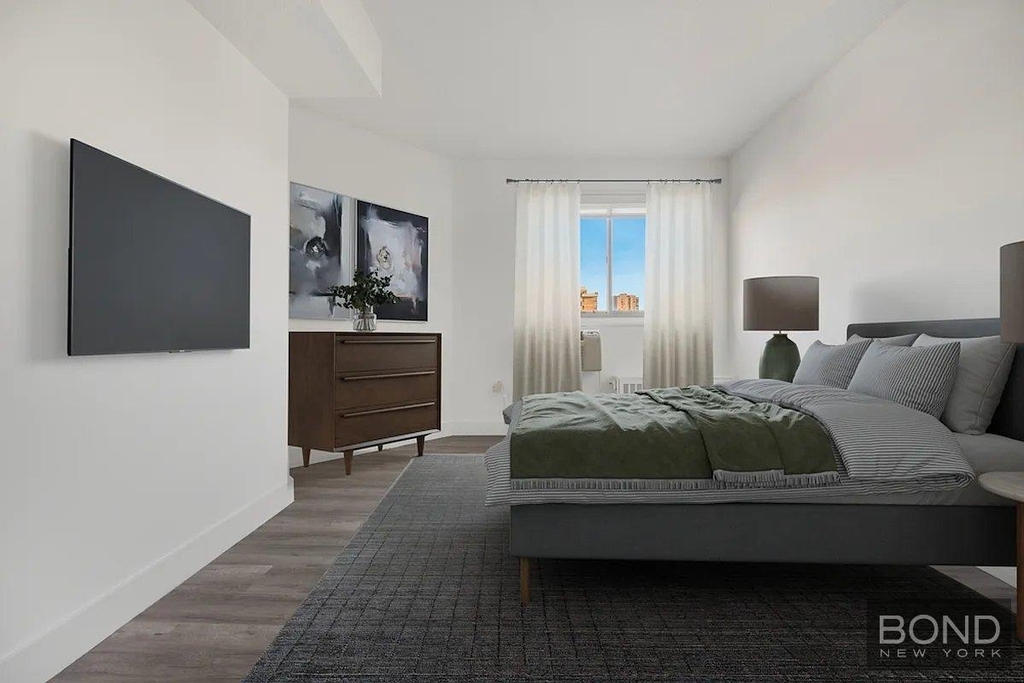 Second Avenue - Photo 2