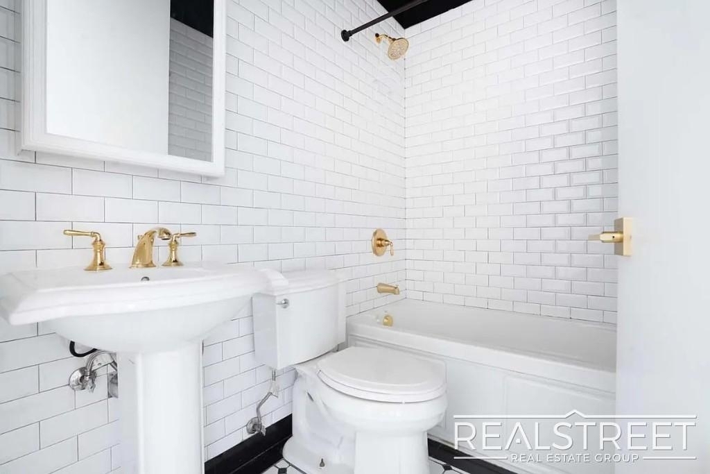 489 Washington Avenue - Photo 5