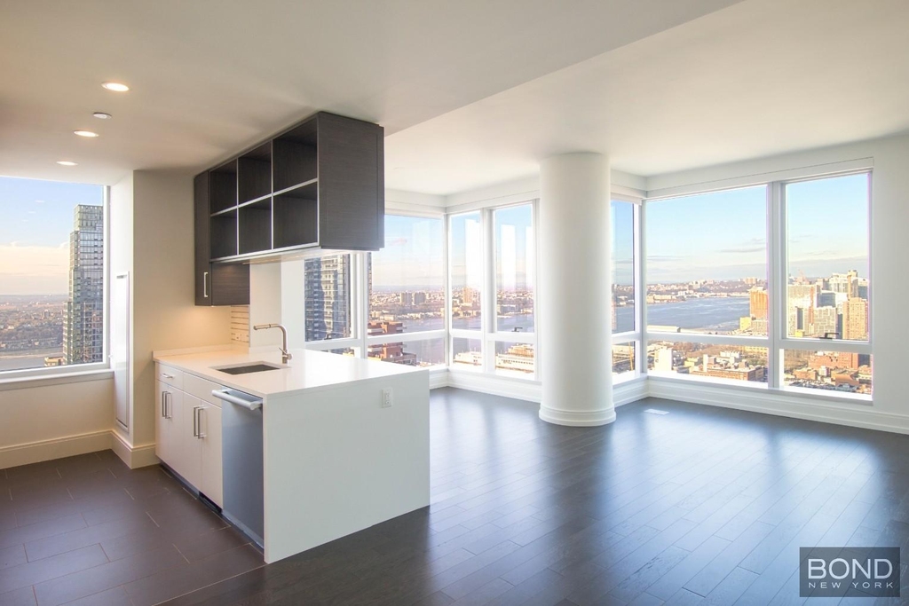 Tenth Avenue - Photo 8