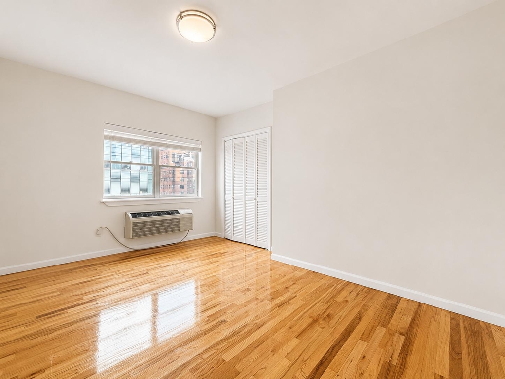 401 East 68th Street - Photo 6