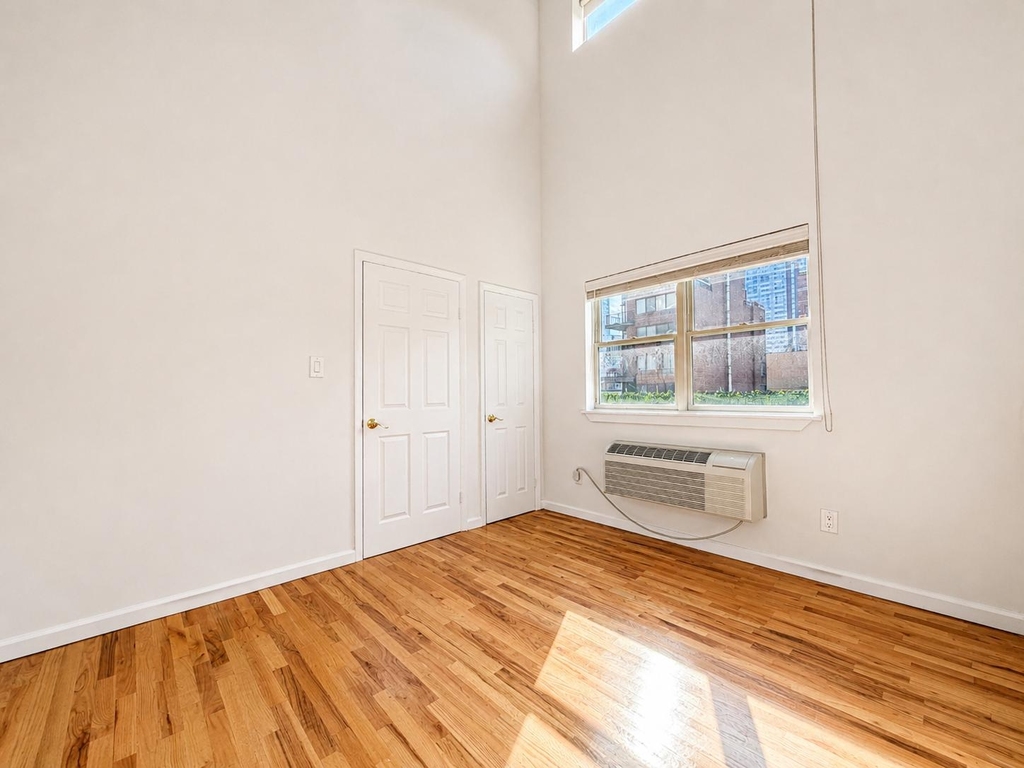 401 East 68th Street - Photo 8