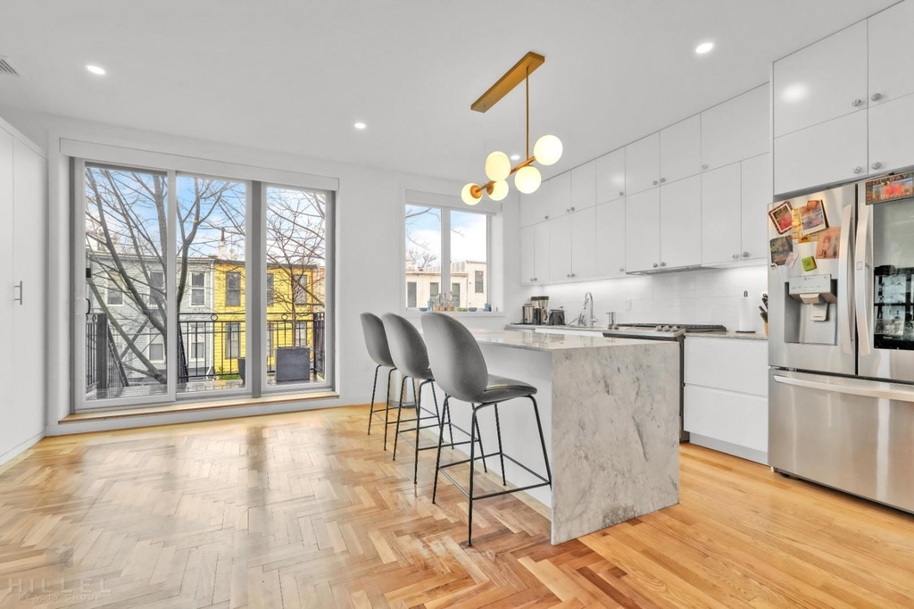 729 Chauncey Street - Photo 0