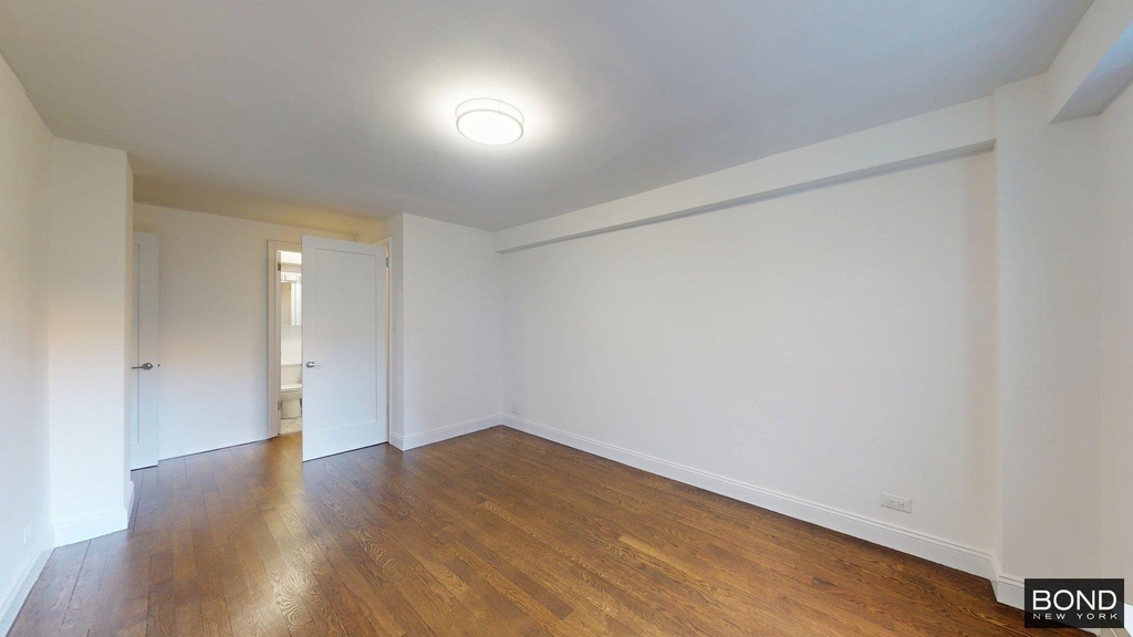 East 16th Street - Photo 10