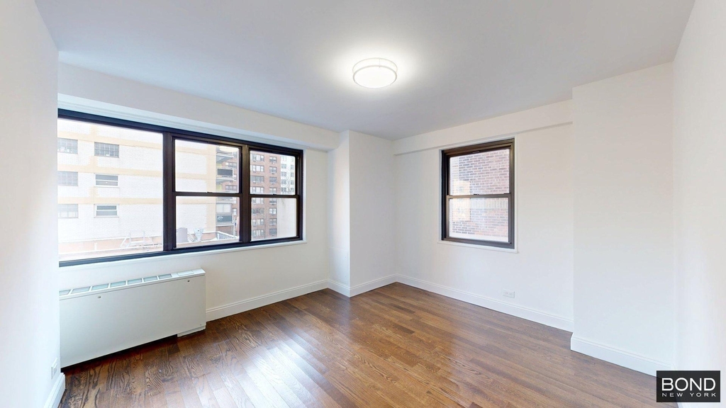East 16th Street - Photo 9