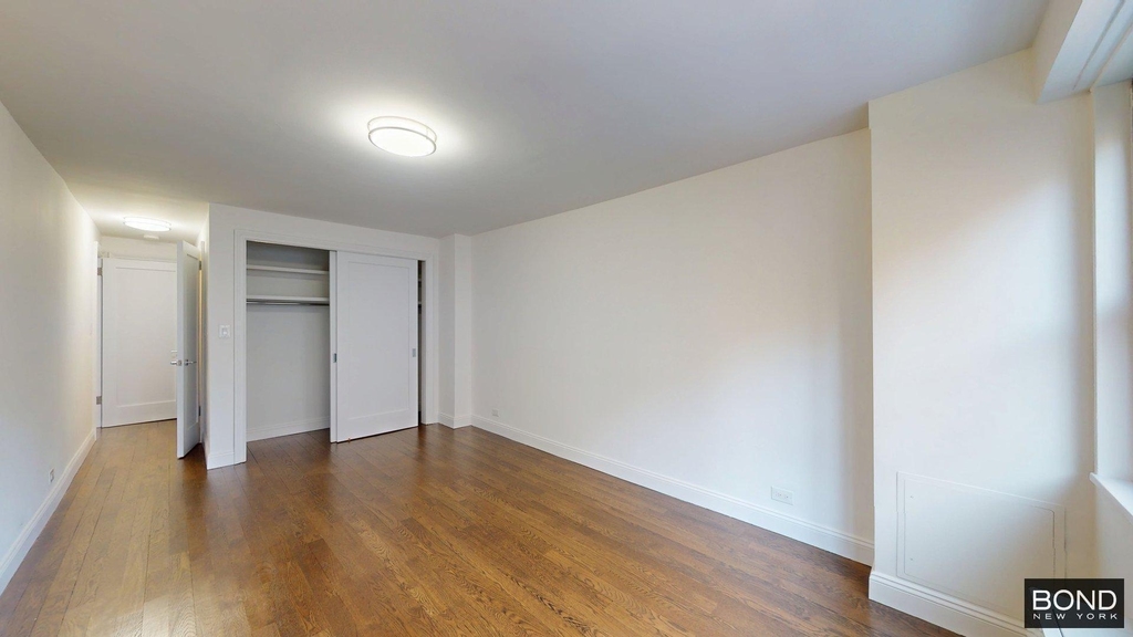 East 16th Street - Photo 7