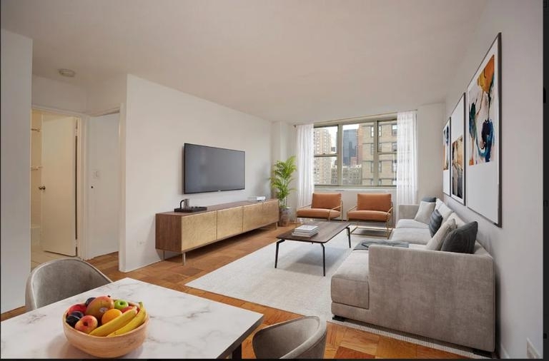 East 29th Street - Photo 0