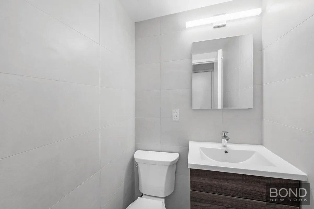 East 33rd Street - Photo 13
