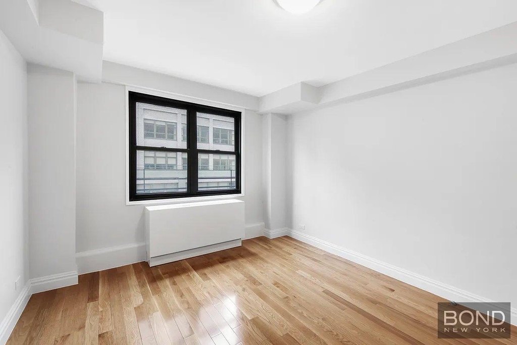 East 33rd Street - Photo 6