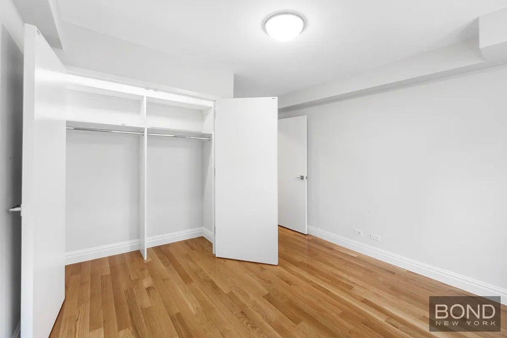 East 33rd Street - Photo 12