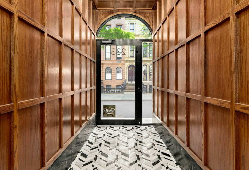 East 21st Street - Photo 5