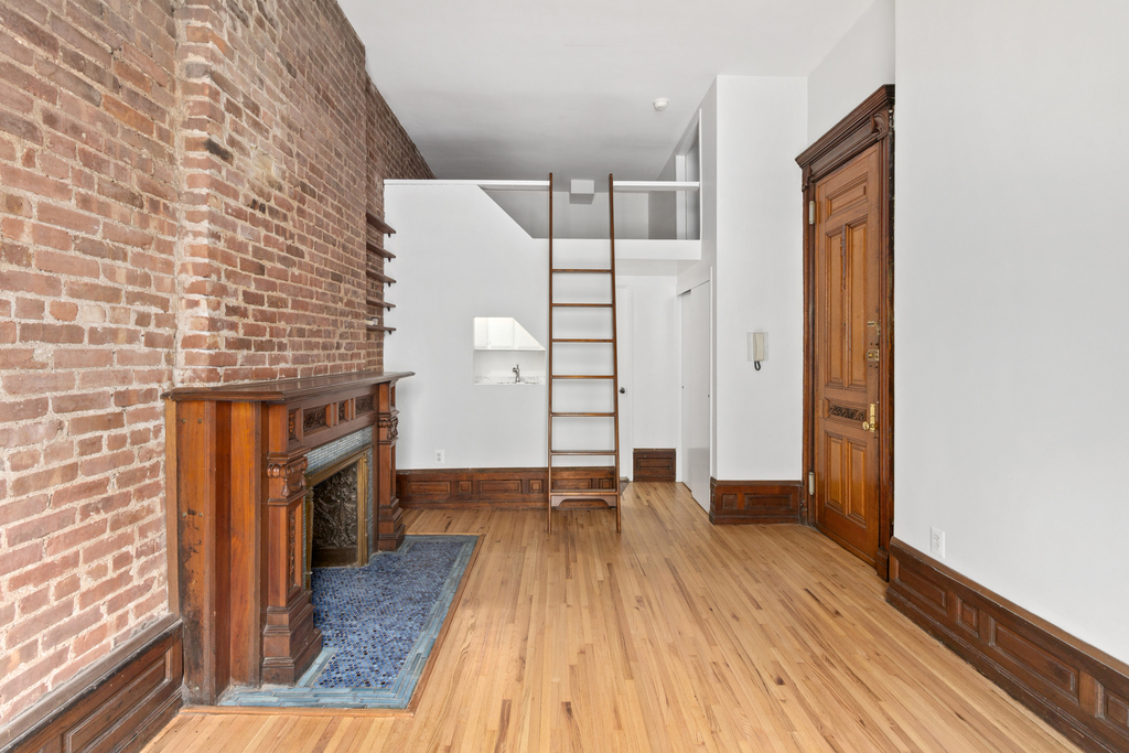 118 W 81st St - Photo 1