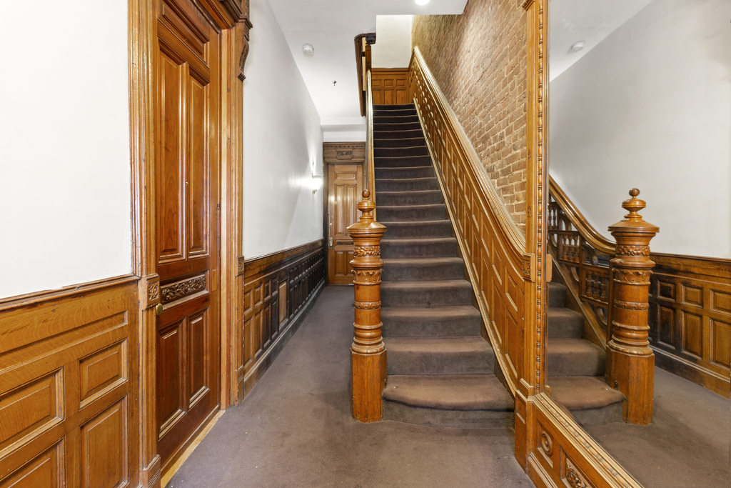 118 W 81st St - Photo 3