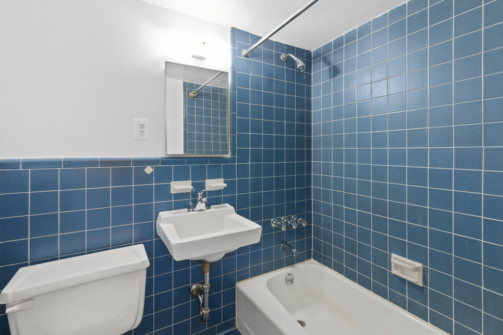 118 W 81st St - Photo 5