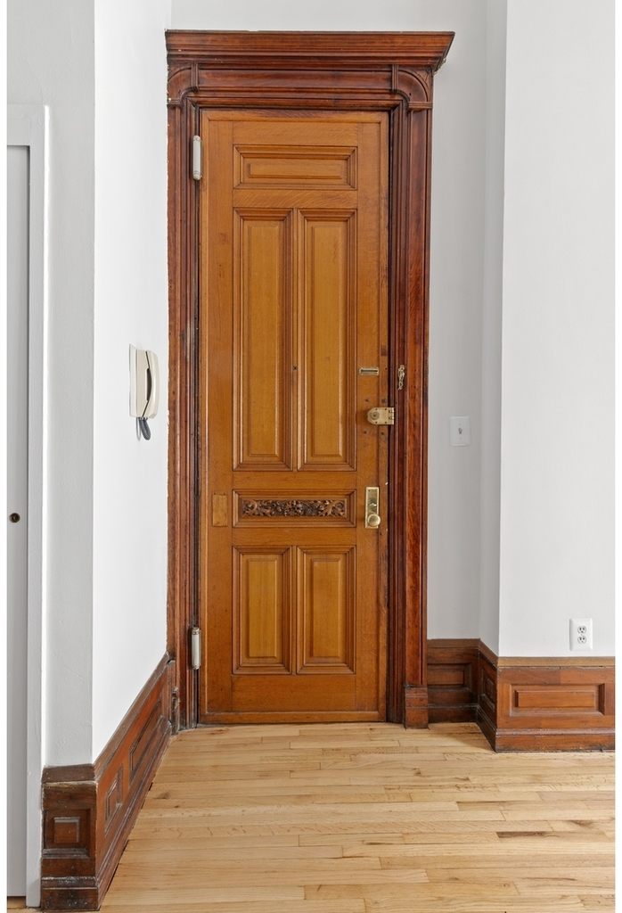 118 W 81st St - Photo 2
