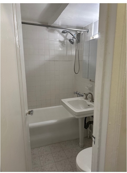 320 E 42nd St - Photo 3