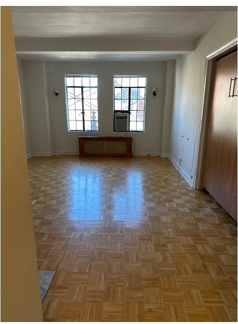 320 E 42nd St - Photo 1