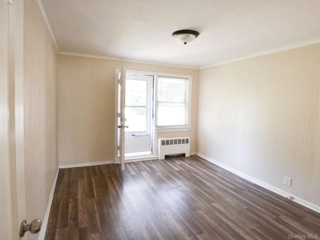 84-26 Little Neck Parkway - Photo 4