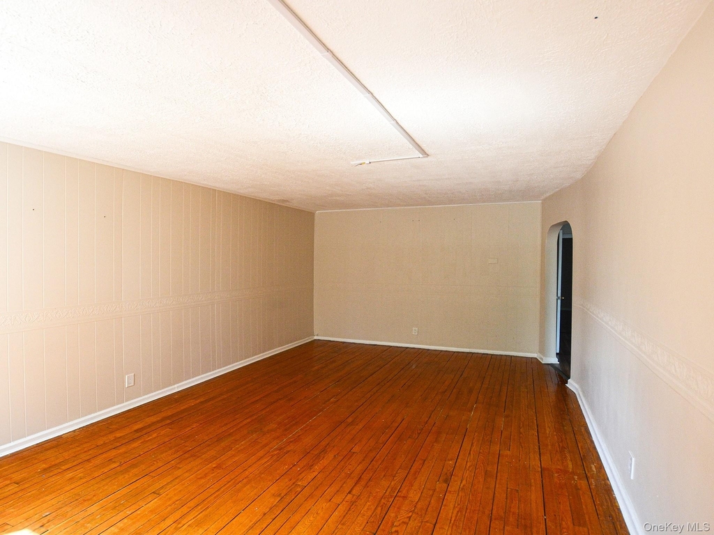 84-26 Little Neck Parkway - Photo 5