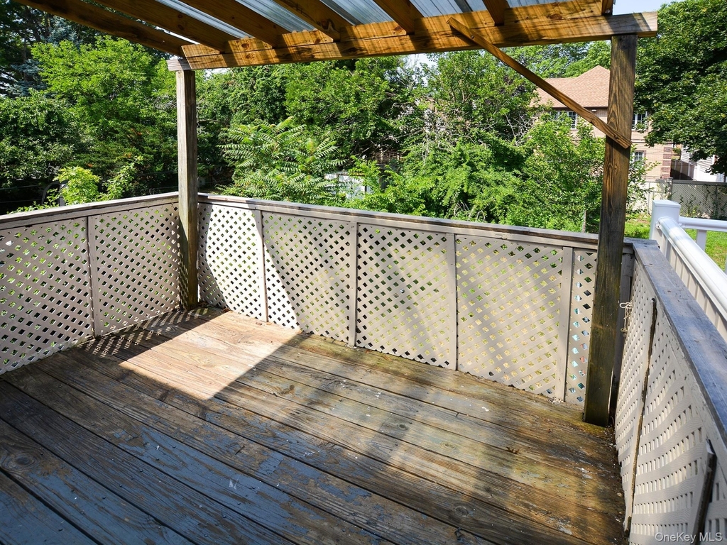 84-26 Little Neck Parkway - Photo 9