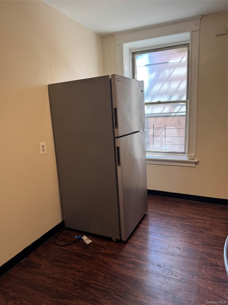 249 Mclean Avenue - Photo 2