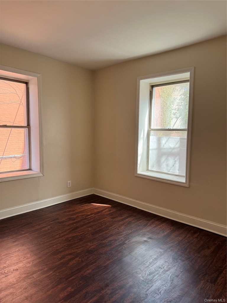249 Mclean Avenue - Photo 4