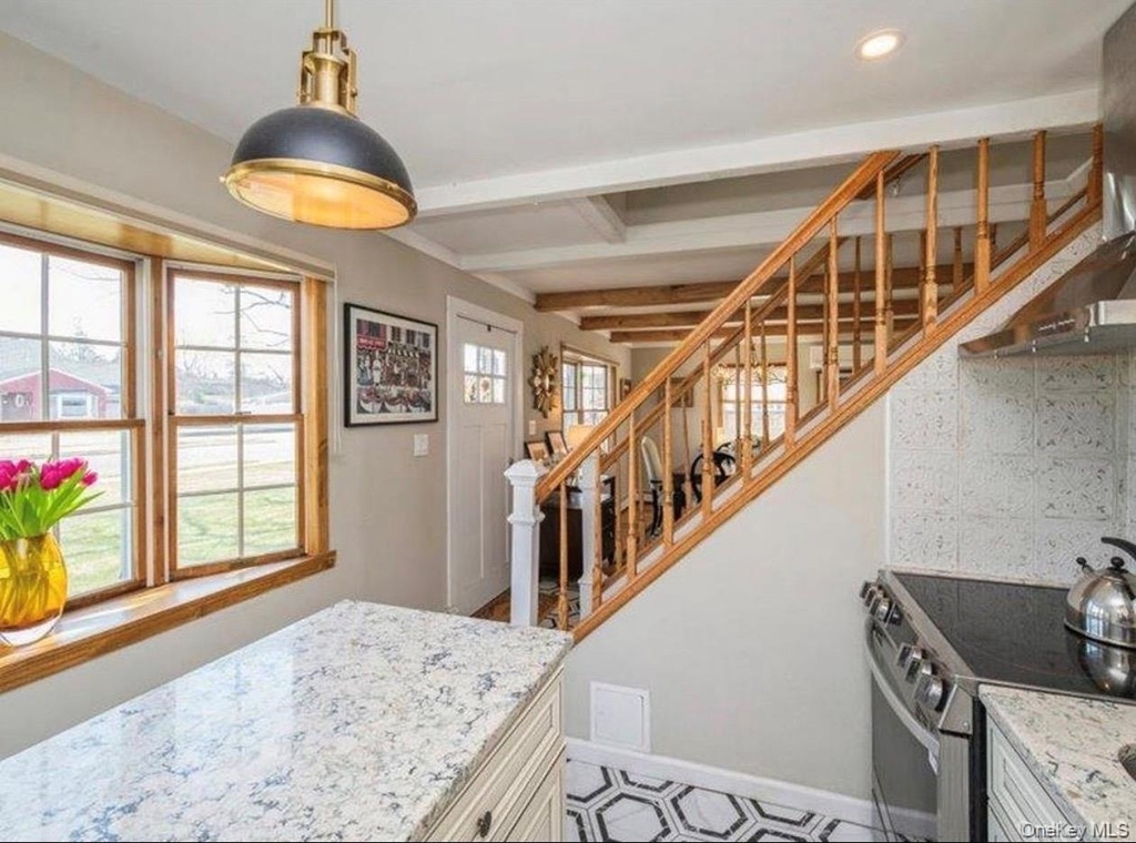 8 Crabtree Lane - Photo 1