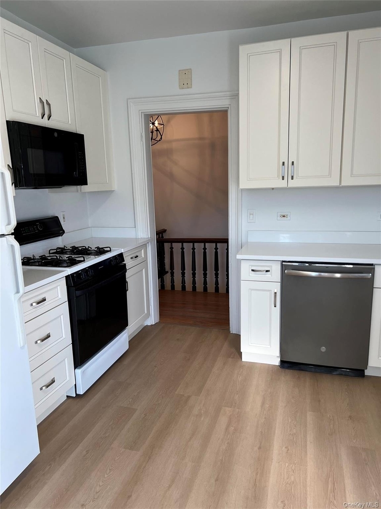 11 Maurice Avenue - Photo 0