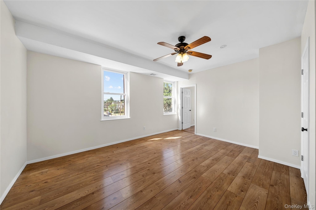 402 Jericho Turnpike - Photo 7