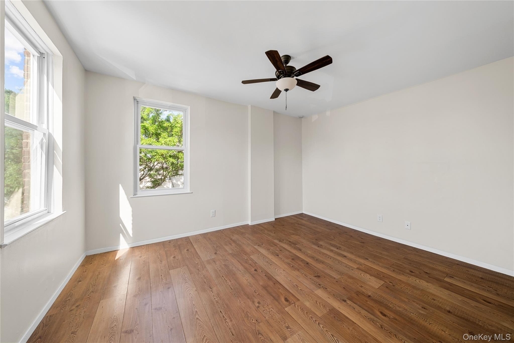 402 Jericho Turnpike - Photo 9