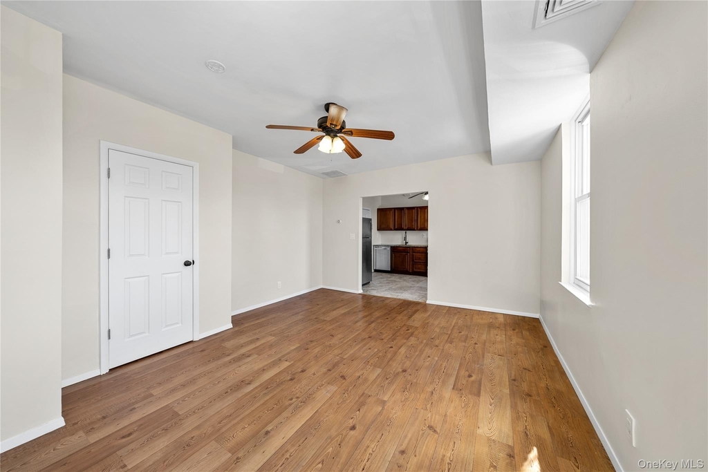 402 Jericho Turnpike - Photo 8