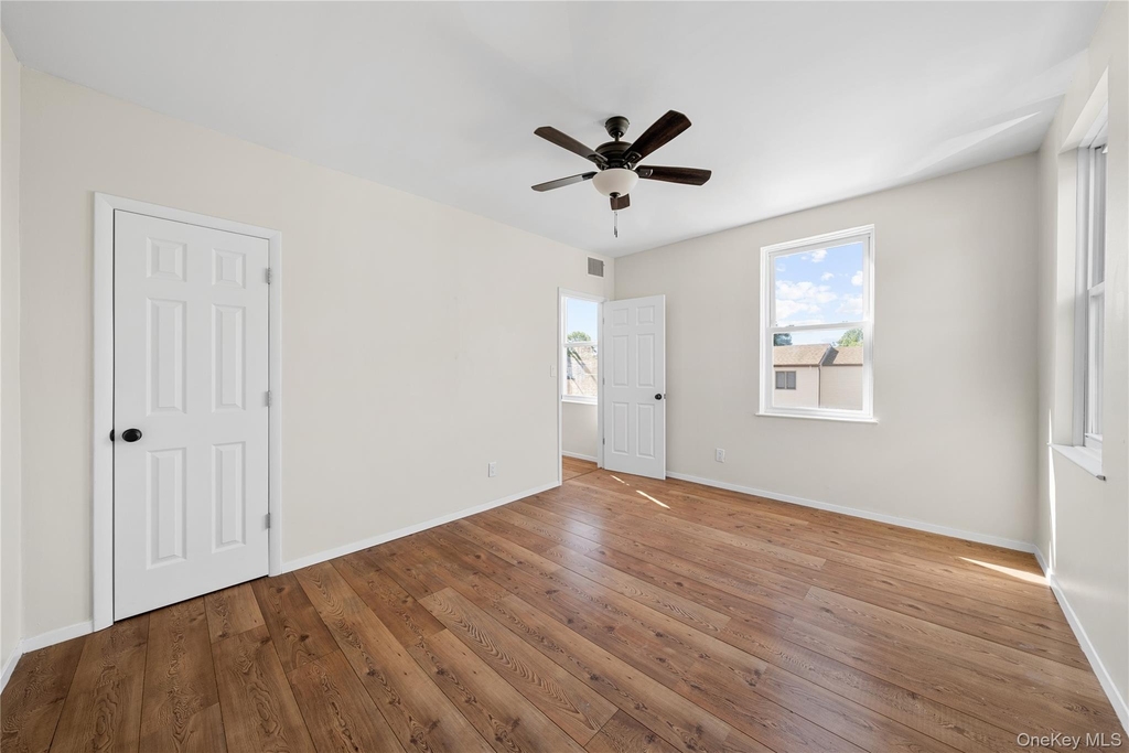 402 Jericho Turnpike - Photo 10