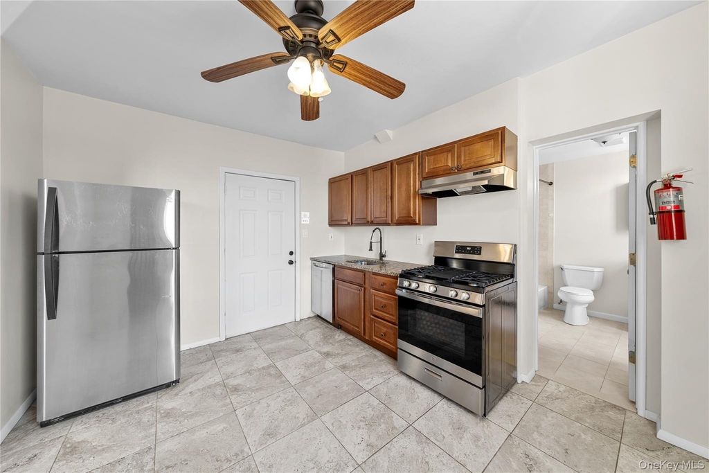 402 Jericho Turnpike - Photo 5